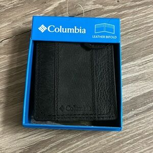 NWT Columbia leather wallet